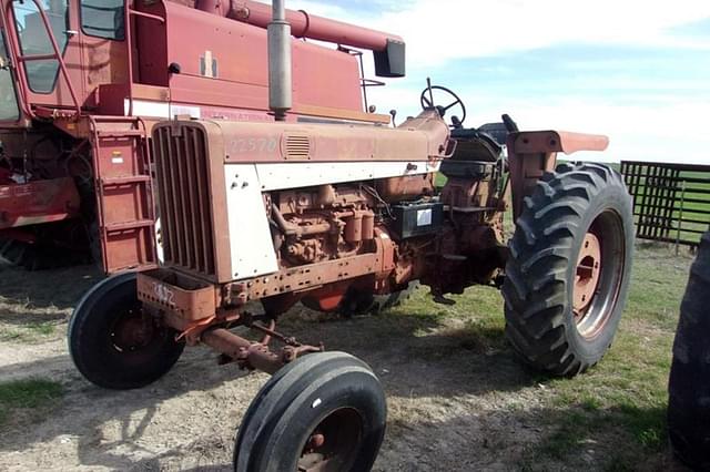 Image of International Harvester 806 equipment image 1