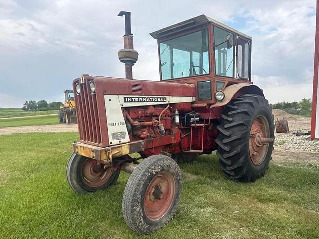Image of International Harvester 806 equipment image 1