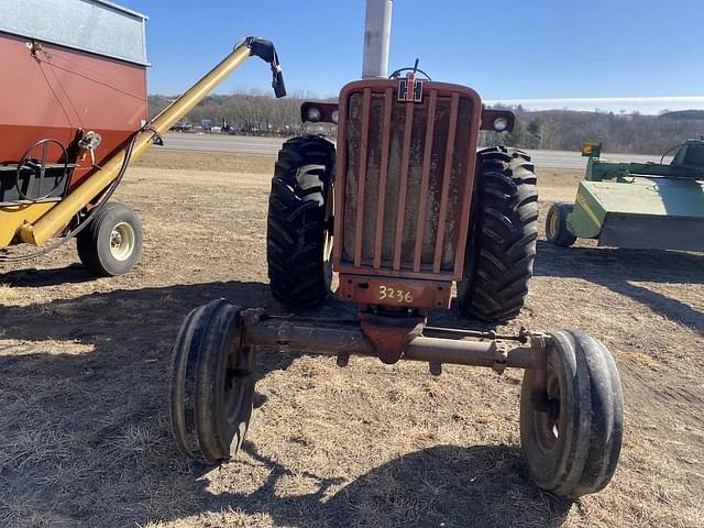 Image of International Harvester 806 equipment image 1