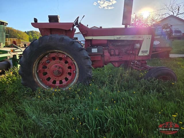 Image of International Harvester 806 equipment image 1
