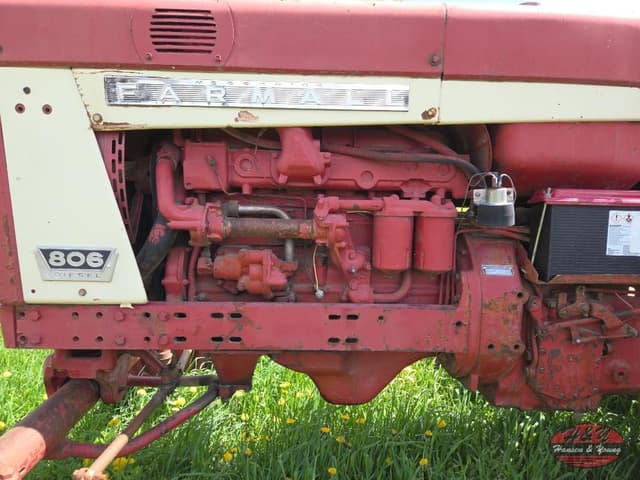 Image of International Harvester 806 equipment image 2