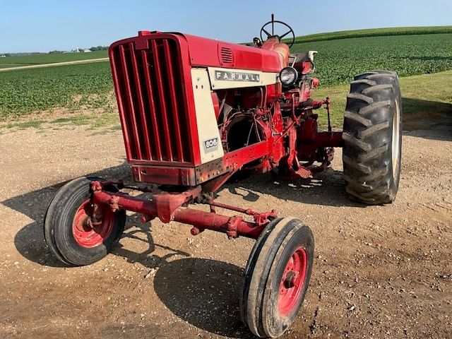 Main image International Harvester 806