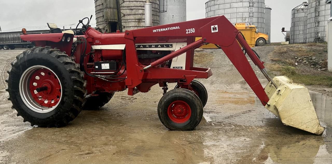 Main image International Harvester 806