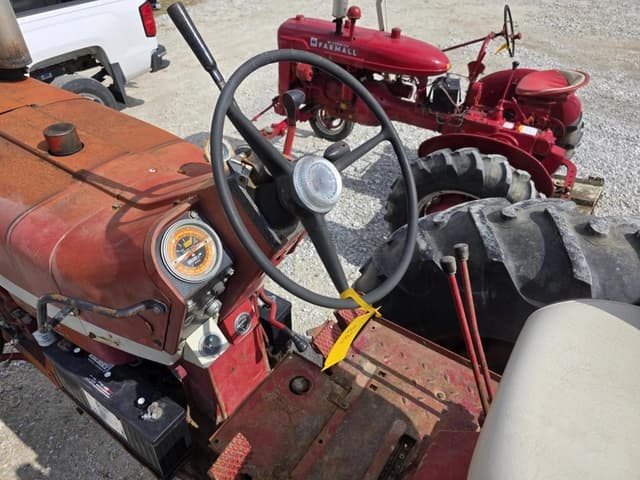 Image of International Harvester 806 equipment image 3