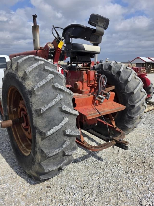 Image of International Harvester 806 equipment image 1