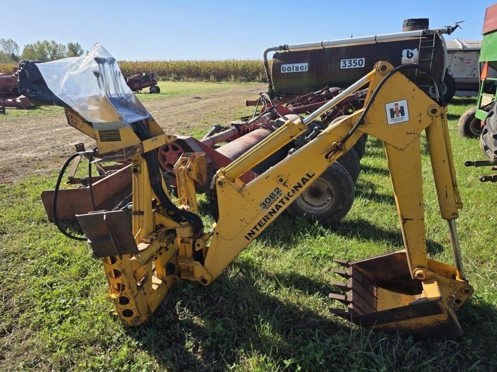 International Harvester 3082 Equipment Image0