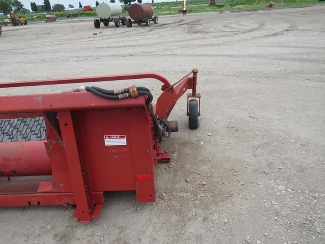 Image of International Harvester 810 equipment image 1