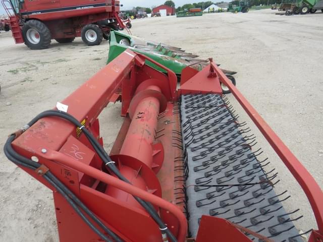 Image of International Harvester 810 equipment image 3