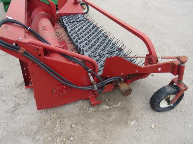 Image of International Harvester 810 equipment image 2