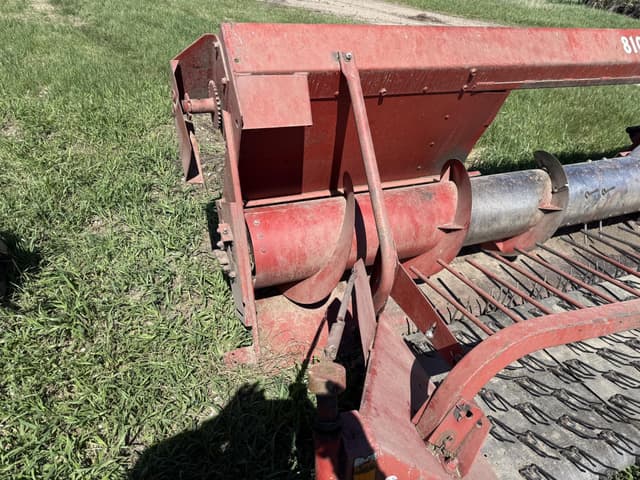 Image of International Harvester 810 equipment image 3