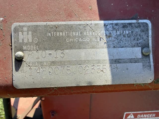 Image of International Harvester 810 equipment image 1