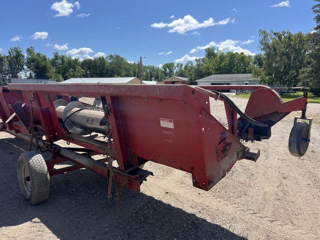 Image of International Harvester 810 equipment image 3