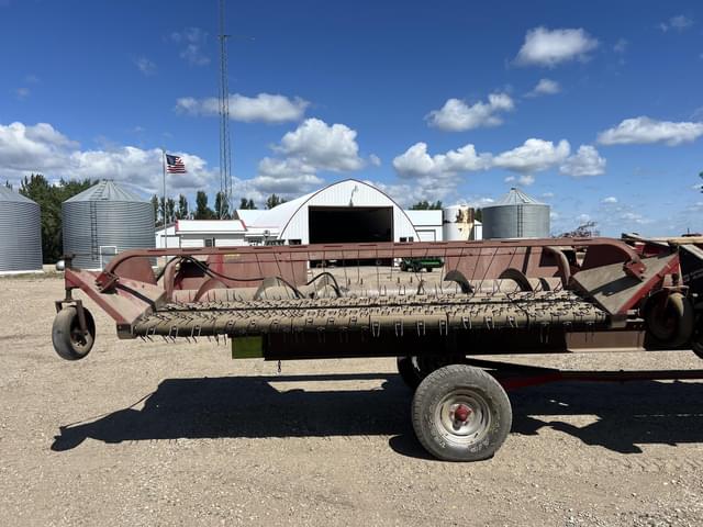 Image of International Harvester 810 equipment image 1