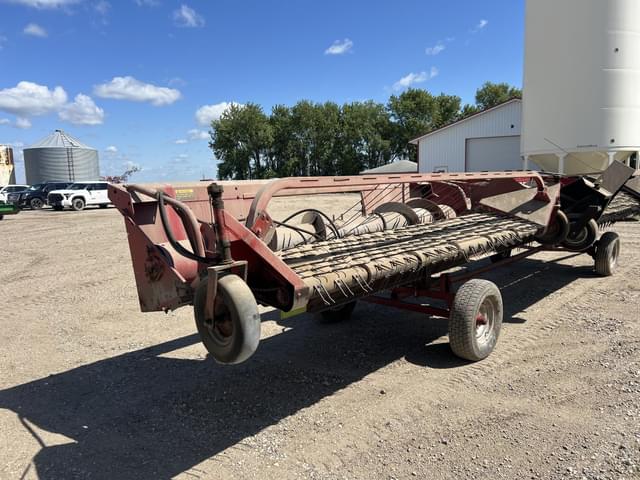 Image of International Harvester 810 equipment image 2