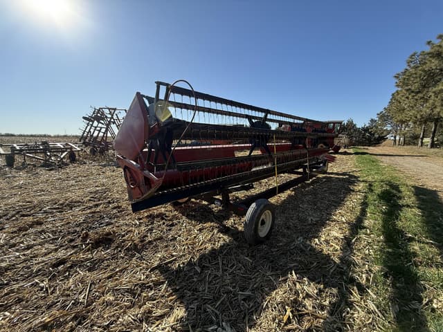Image of International Harvester 810-24 equipment image 3