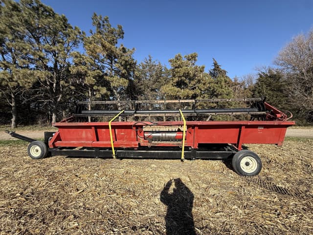 Image of International Harvester 810-24 equipment image 1