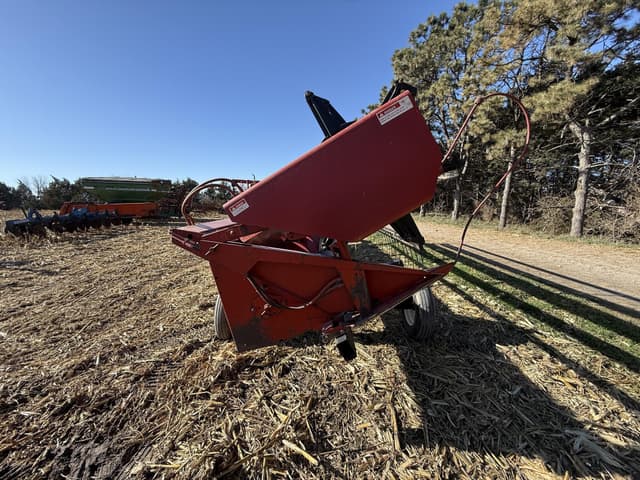 Image of International Harvester 810-24 equipment image 4