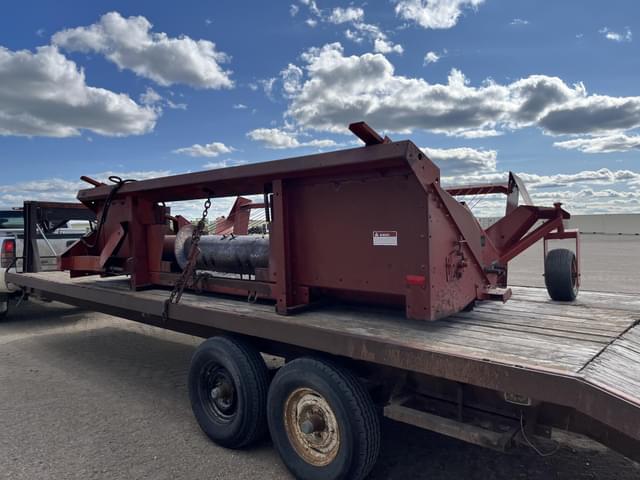 Image of International Harvester 810 equipment image 1