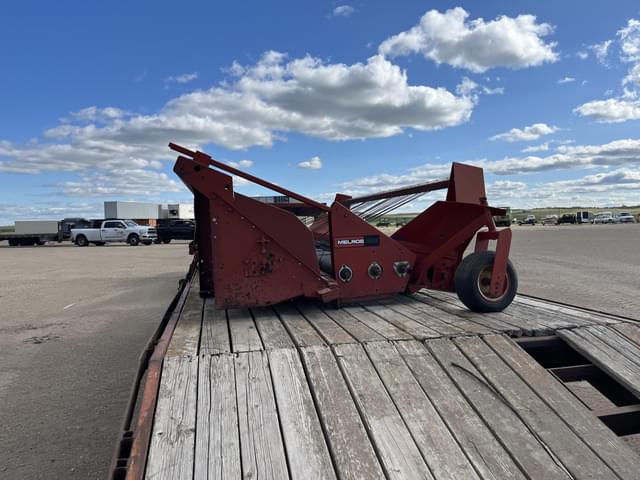 Image of International Harvester 810 equipment image 4