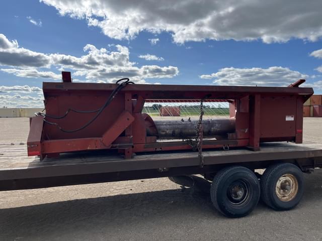 Image of International Harvester 810 equipment image 2