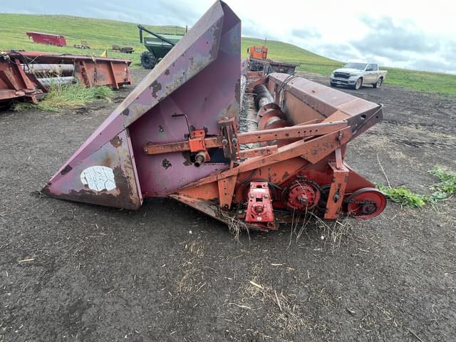 Image of International Harvester 810 equipment image 3