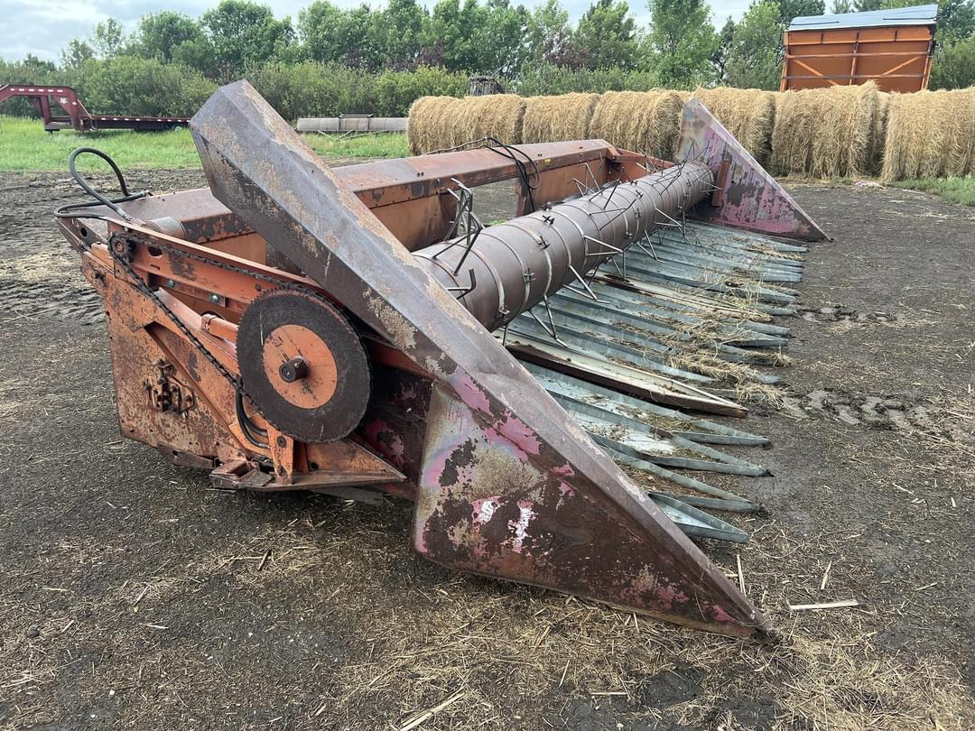Image of International Harvester 810 Primary image