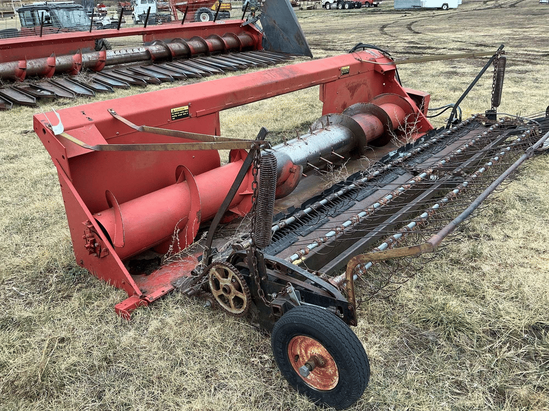 Image of International Harvester 810 Primary Image