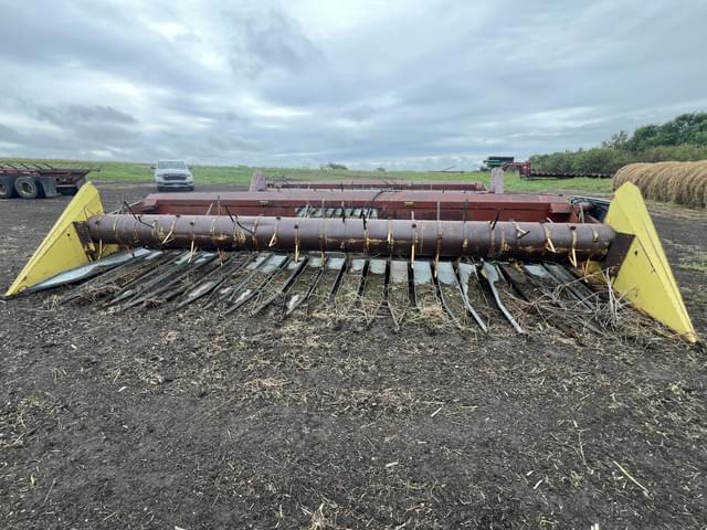 Image of International Harvester 810 equipment image 4