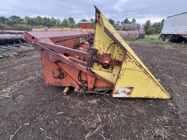 Image of International Harvester 810 equipment image 1
