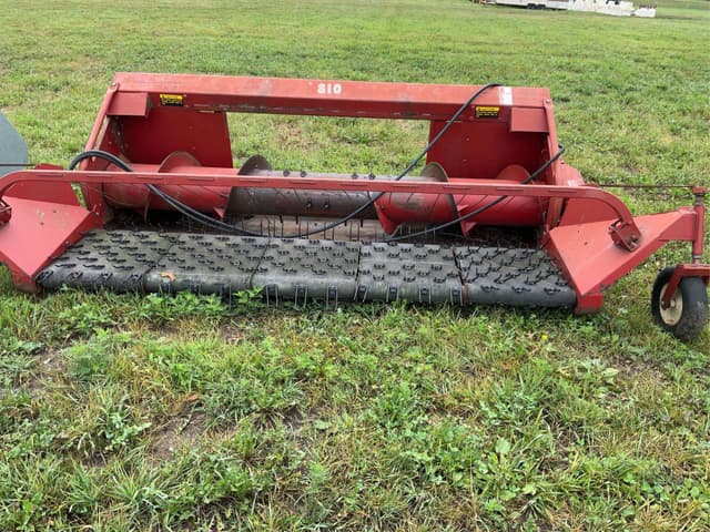 Image of International Harvester 810 equipment image 1