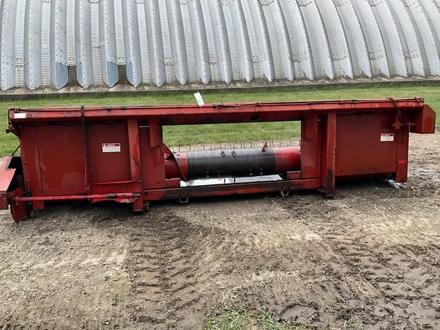 Image of International Harvester 810 equipment image 2