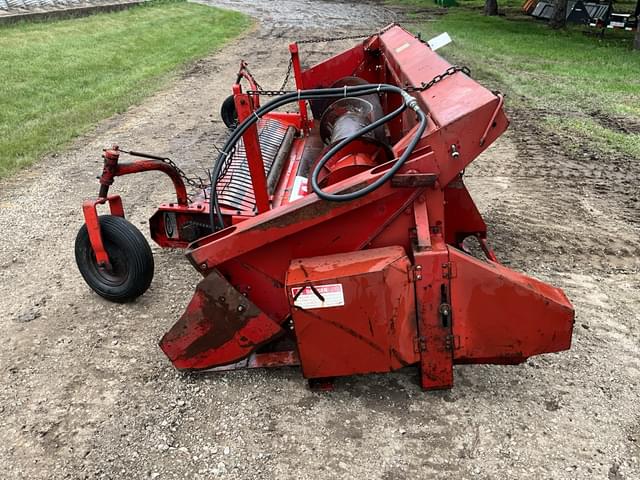 Image of International Harvester 810 equipment image 1