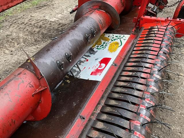 Image of International Harvester 810 equipment image 4