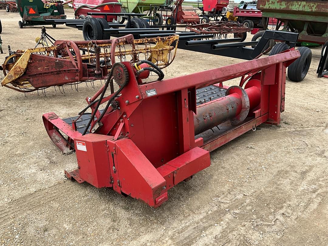 Image of International Harvester 810 Image 1