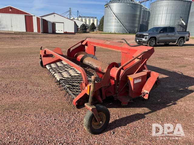 Image of International Harvester 810 equipment image 3