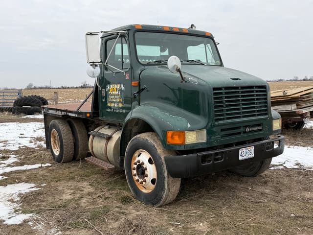 Image of International 8100 equipment image 2