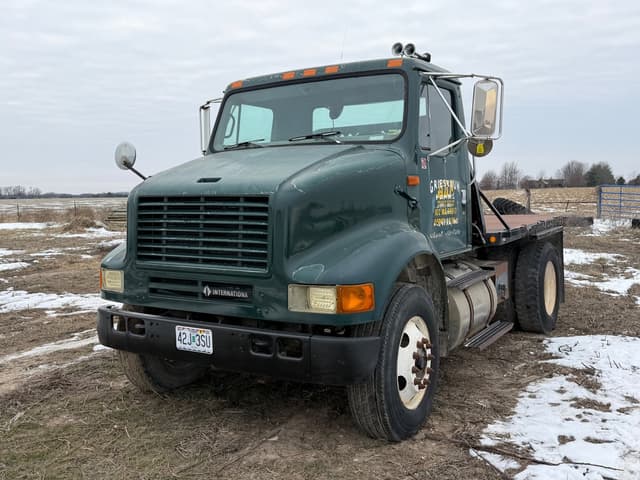 Image of International 8100 equipment image 1