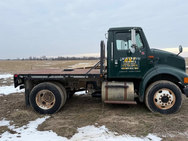 Image of International 8100 equipment image 3