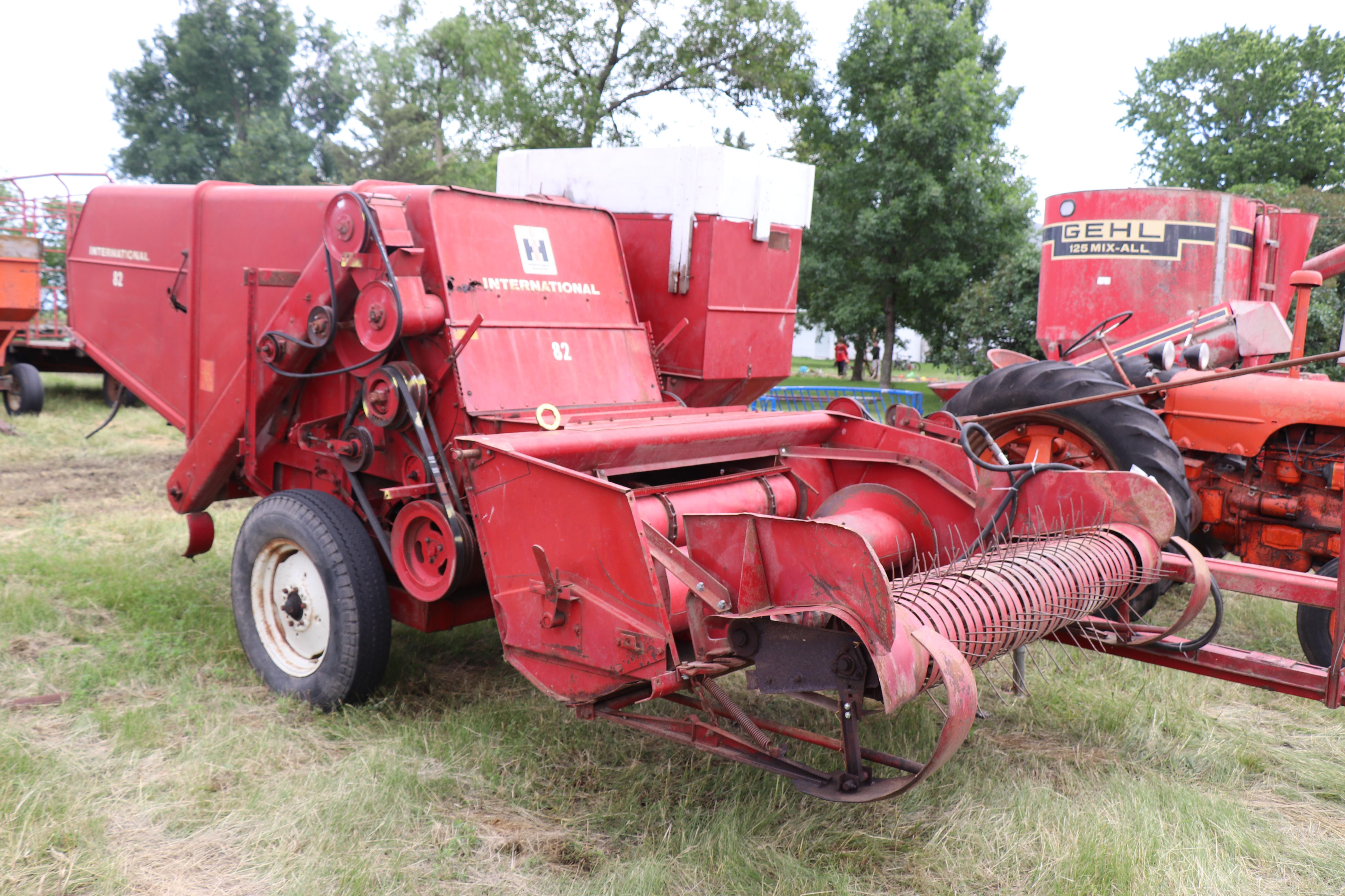 Main image International Harvester 82