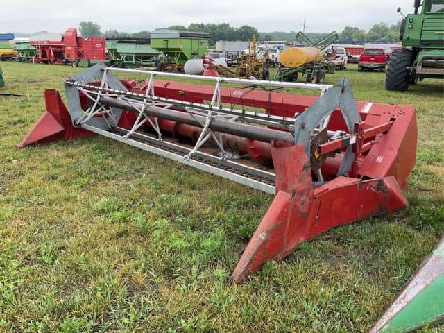 Image of International Harvester 820 equipment image 2