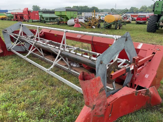 Image of International Harvester 820 equipment image 3