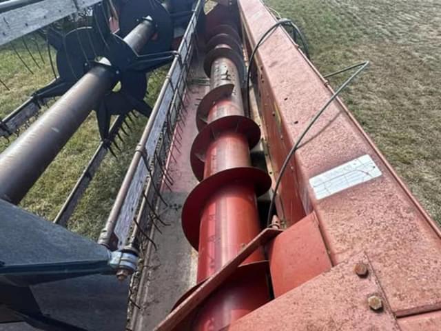 Image of International Harvester 820 equipment image 4