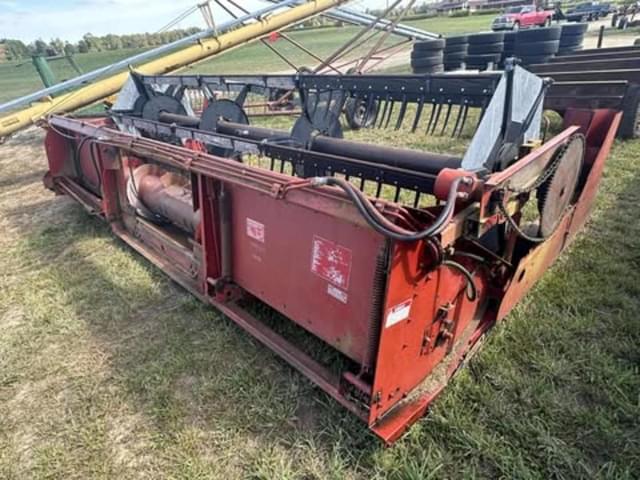 Image of International Harvester 820 equipment image 2
