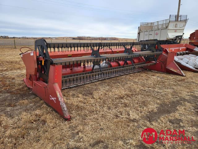 Image of International Harvester 820 equipment image 1