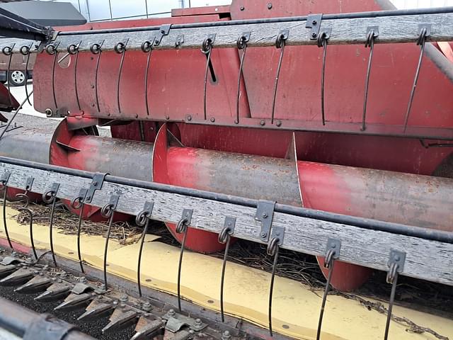 Image of International Harvester 820 equipment image 4