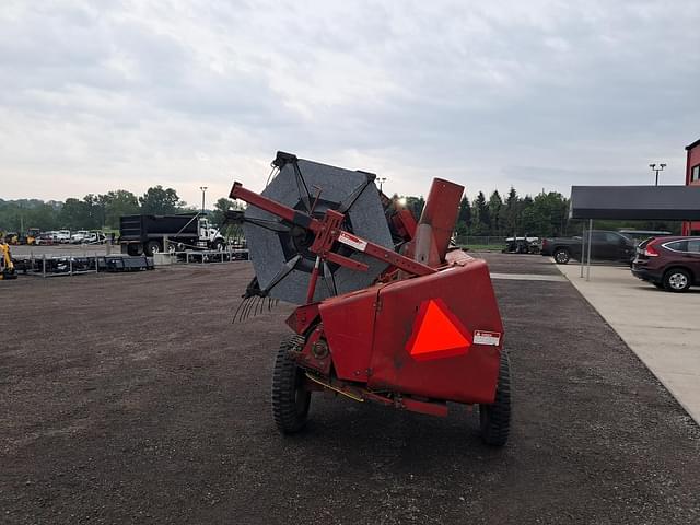 Image of International Harvester 820 equipment image 2