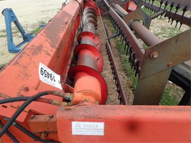 Image of International Harvester 820 equipment image 3