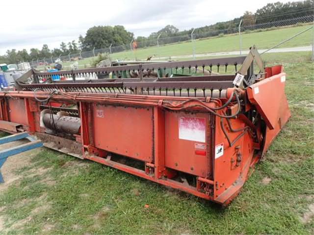 Image of International Harvester 820 equipment image 4