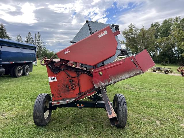 Image of International Harvester 820 equipment image 3