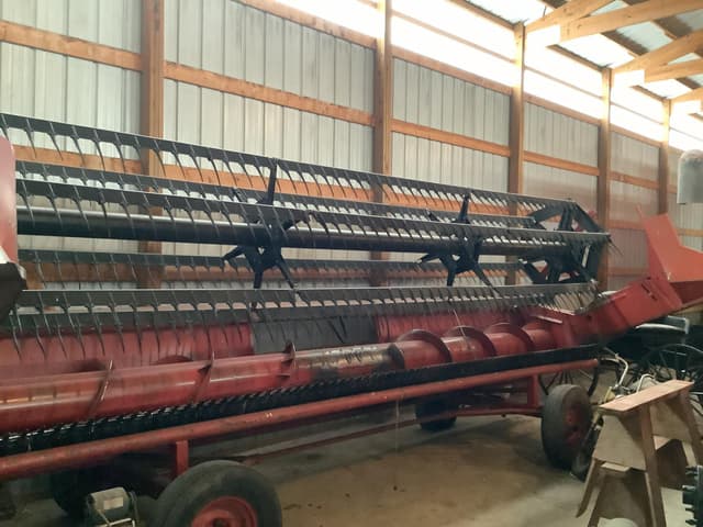 Image of International Harvester 820 equipment image 3